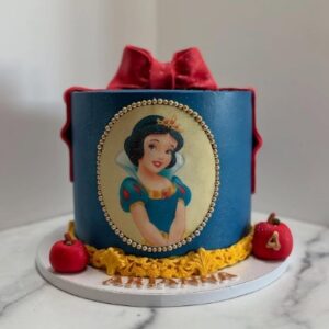 Royal Snow White Birthday Cake